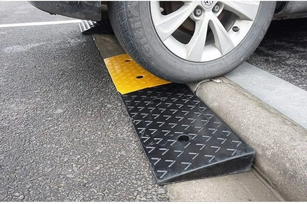 Rubber Driveway Curb Ramp - Image 2