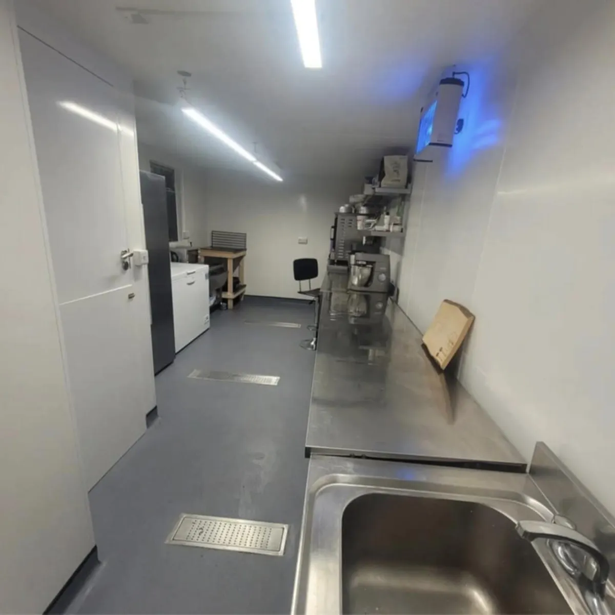 Commercial Kitchen - Image 2