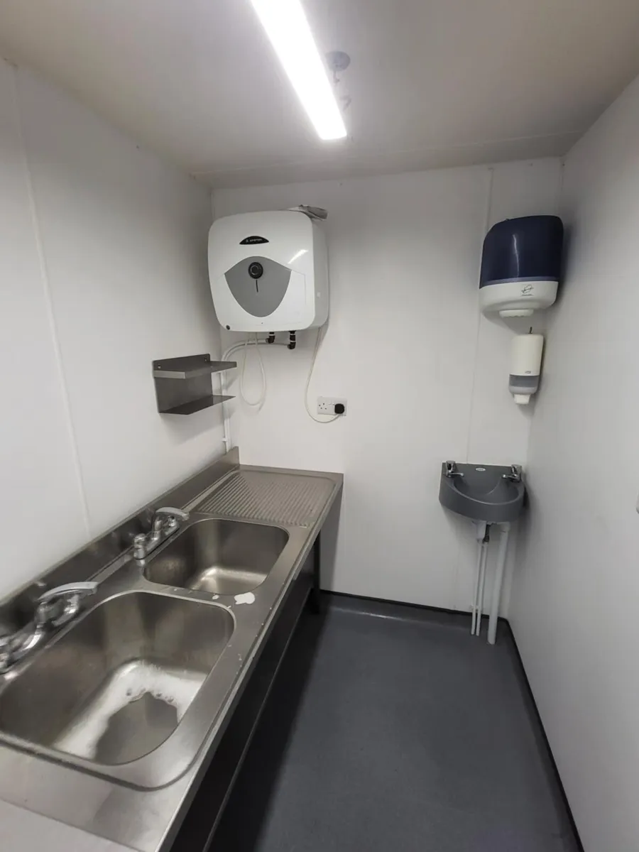 Commercial Kitchen - Image 3