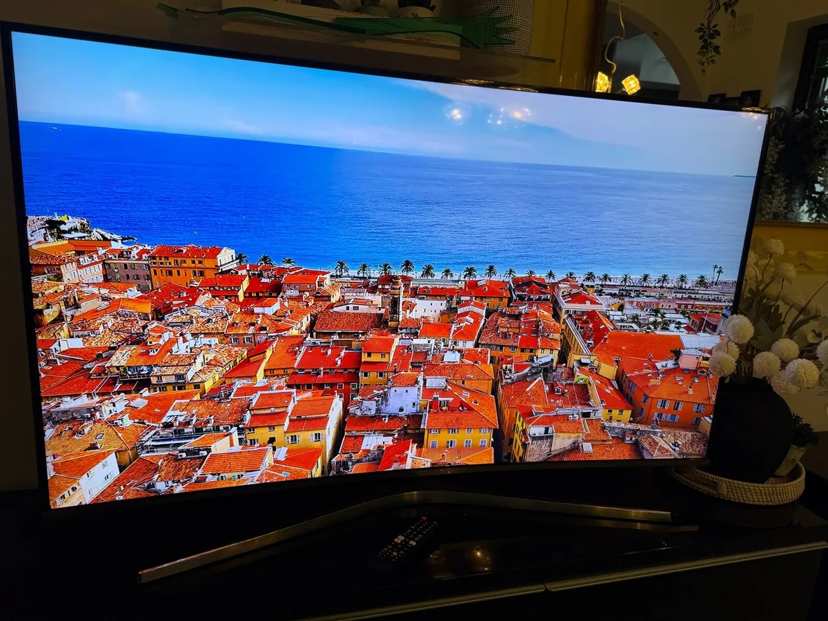 Samsung 55” 4K ULTRA HD TV - Image 3
