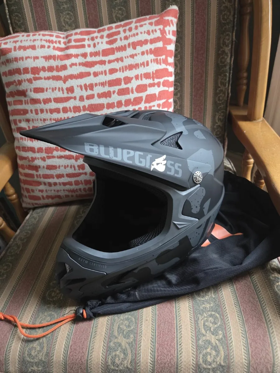 Full face enduro helmet - Image 1