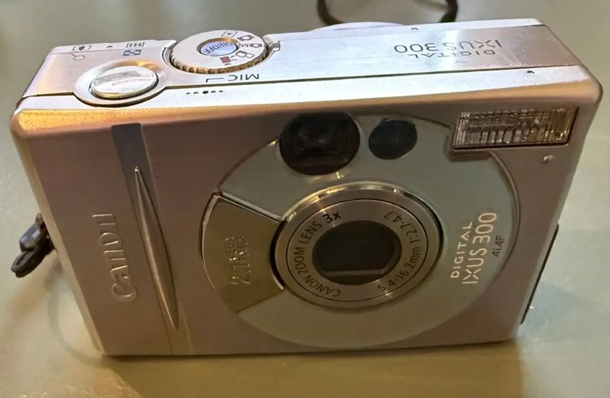 Canon Ixus 300 2.1 Mp - Image 1