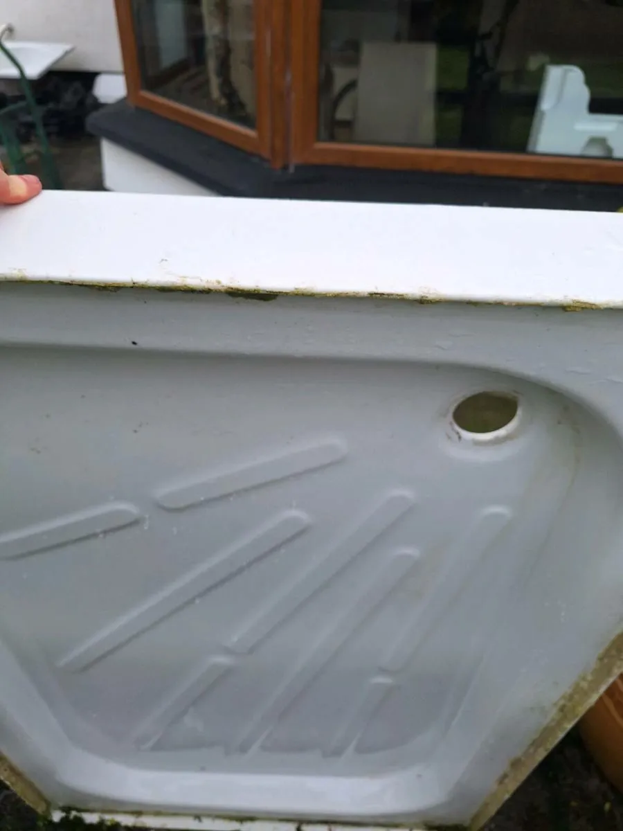 Bathroom suite - Image 3