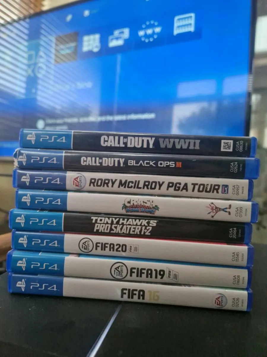 PS4 with games + 2 controllers + charging station - Image 2