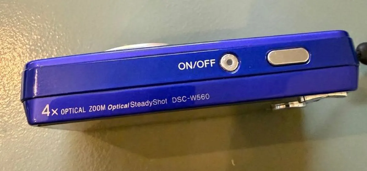 Canon Cybershot DSC-W560 - Image 2