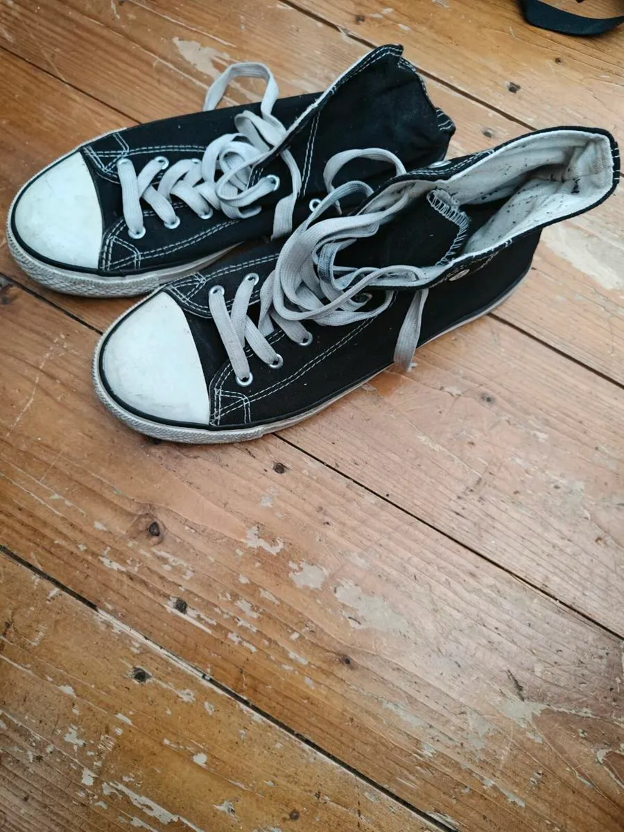 Adult shoes - Image 1