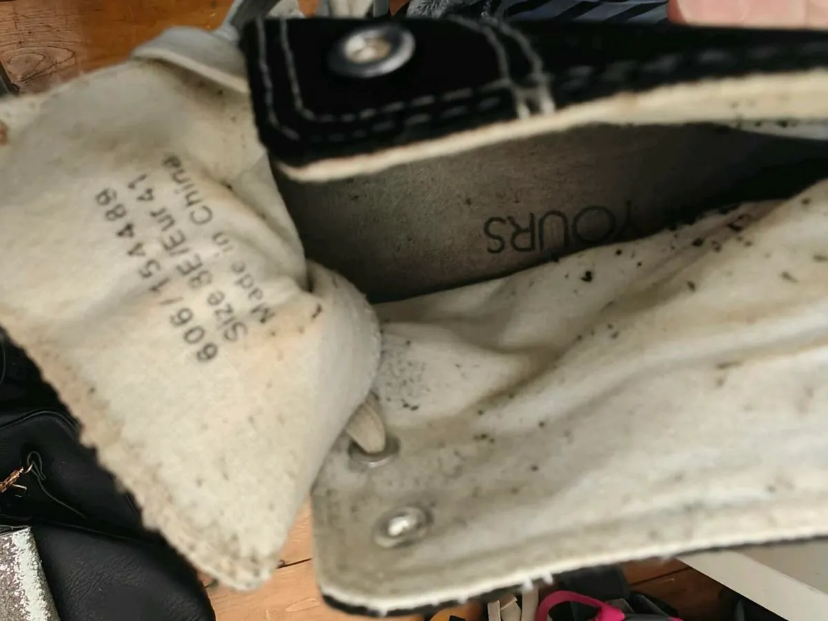 Adult shoes - Image 2