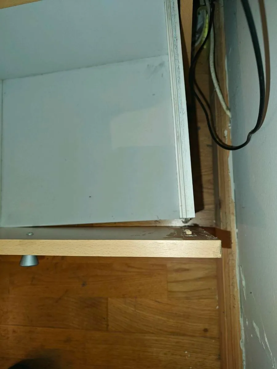 Free Locker/drawers - Image 3