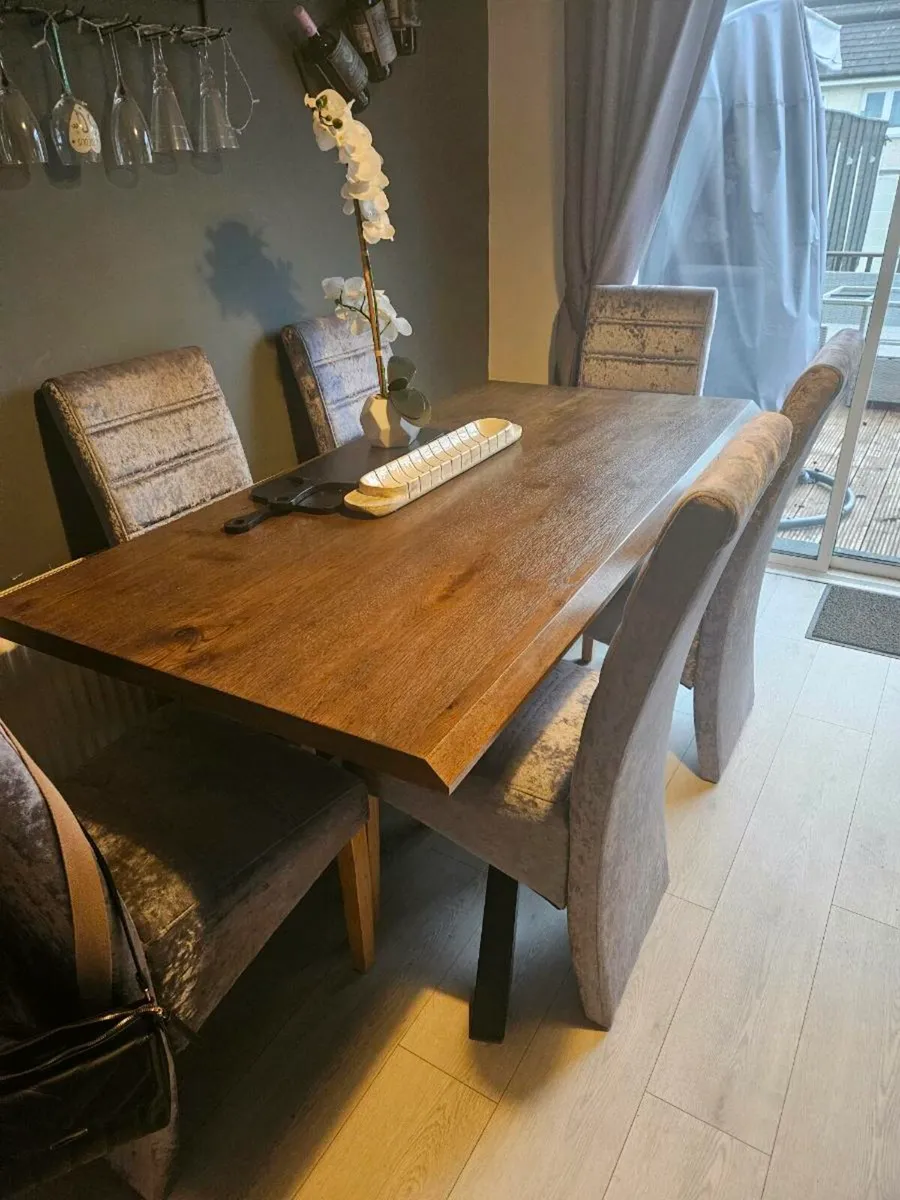 Dining table and 6 chairs - Image 2