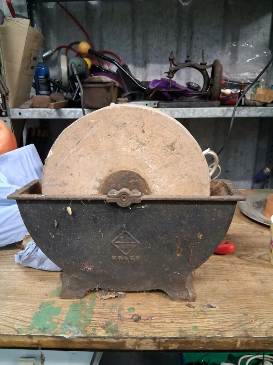 Vintage grinding stone - Image 3