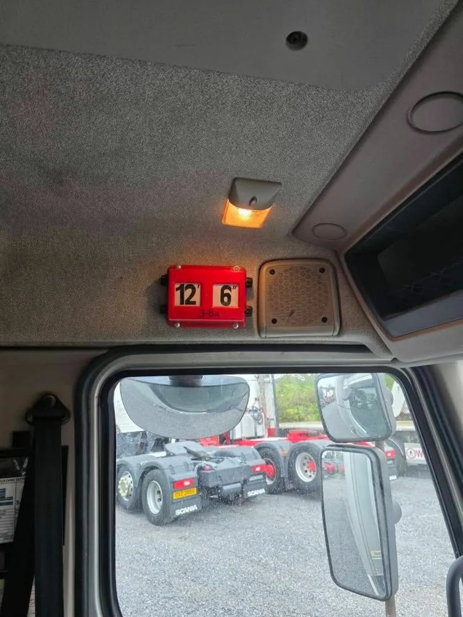 2017 DAF LF 7.5t Box Lorry - Image 2