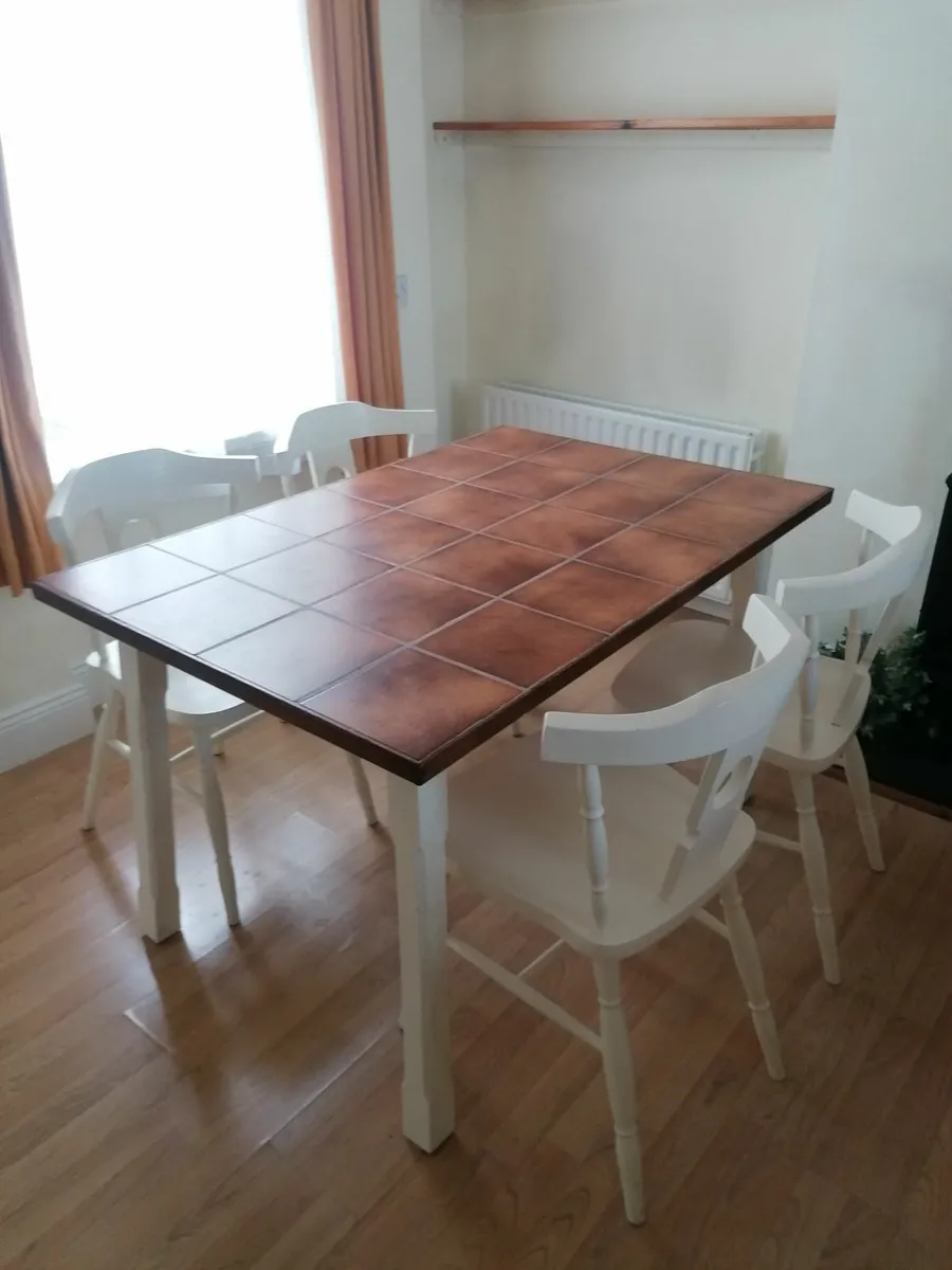 Kitchen table & 4 chairs