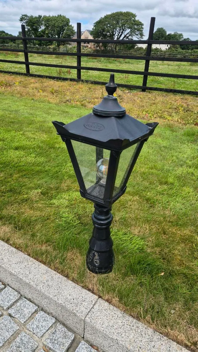 10 x Harte Pedestal Lights -  €200 per light - Image 1