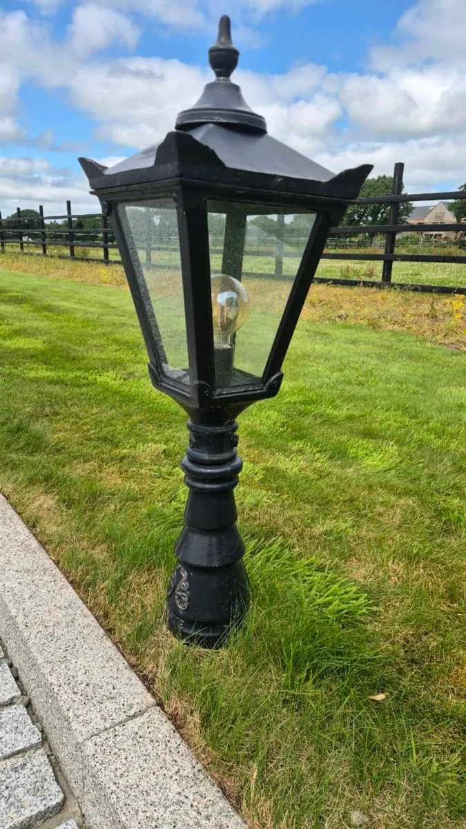 10 x Harte Pedestal Lights -  €200 per light - Image 2