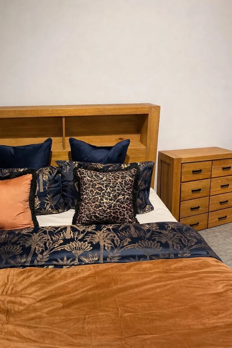 4x6 solid bed and matching unit - Image 1