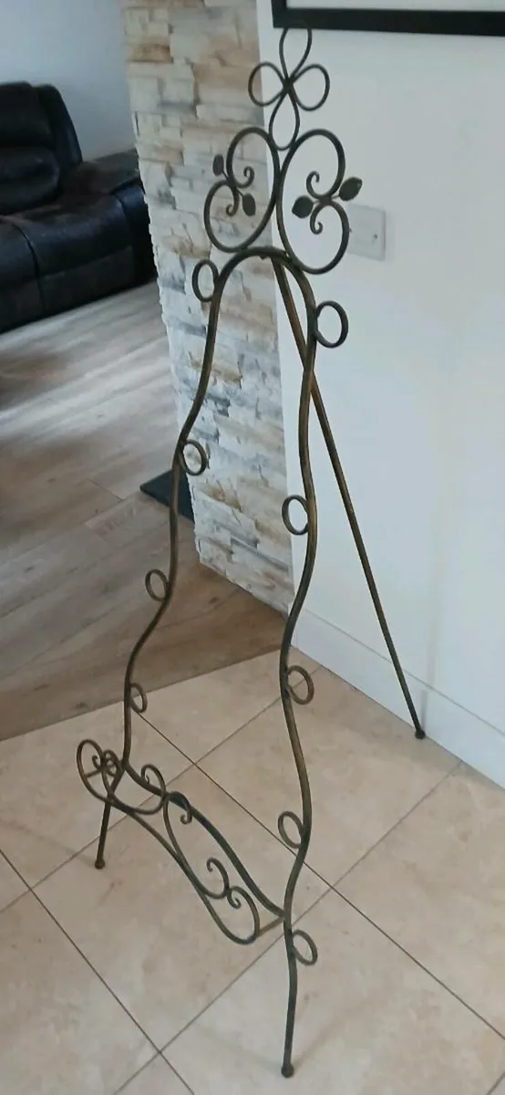 Display Easel - Image 1