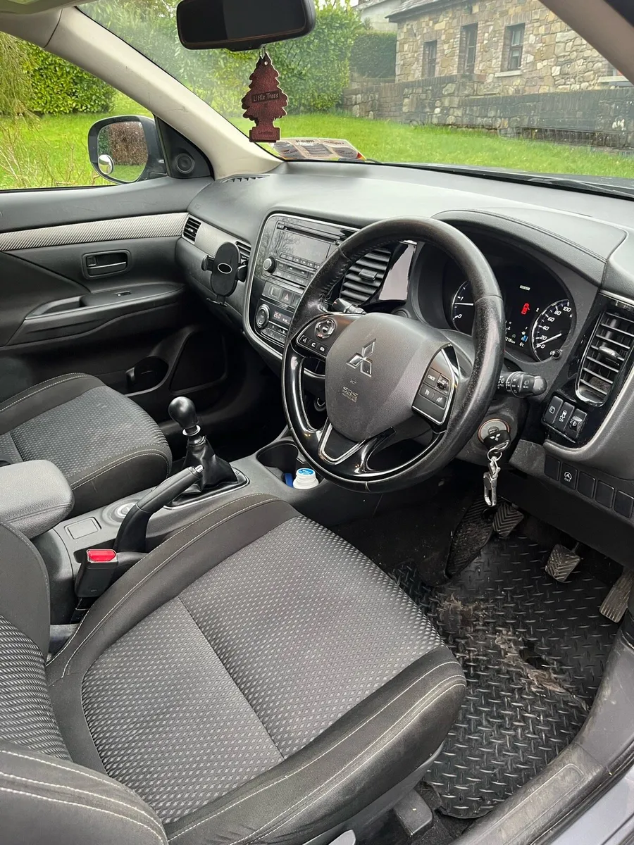 Mitsubishi outlander 2016 - Image 2