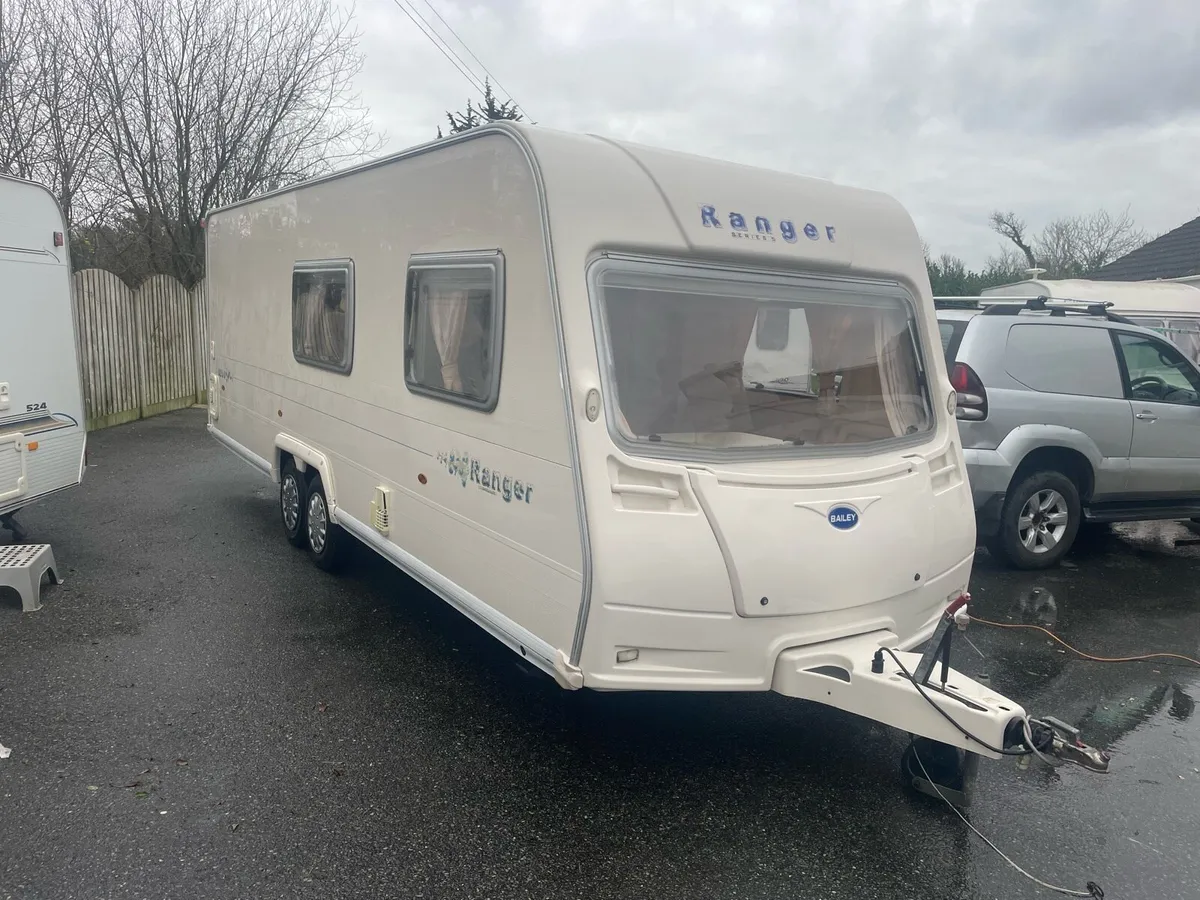 6 birth fixed bed caravan - Image 2