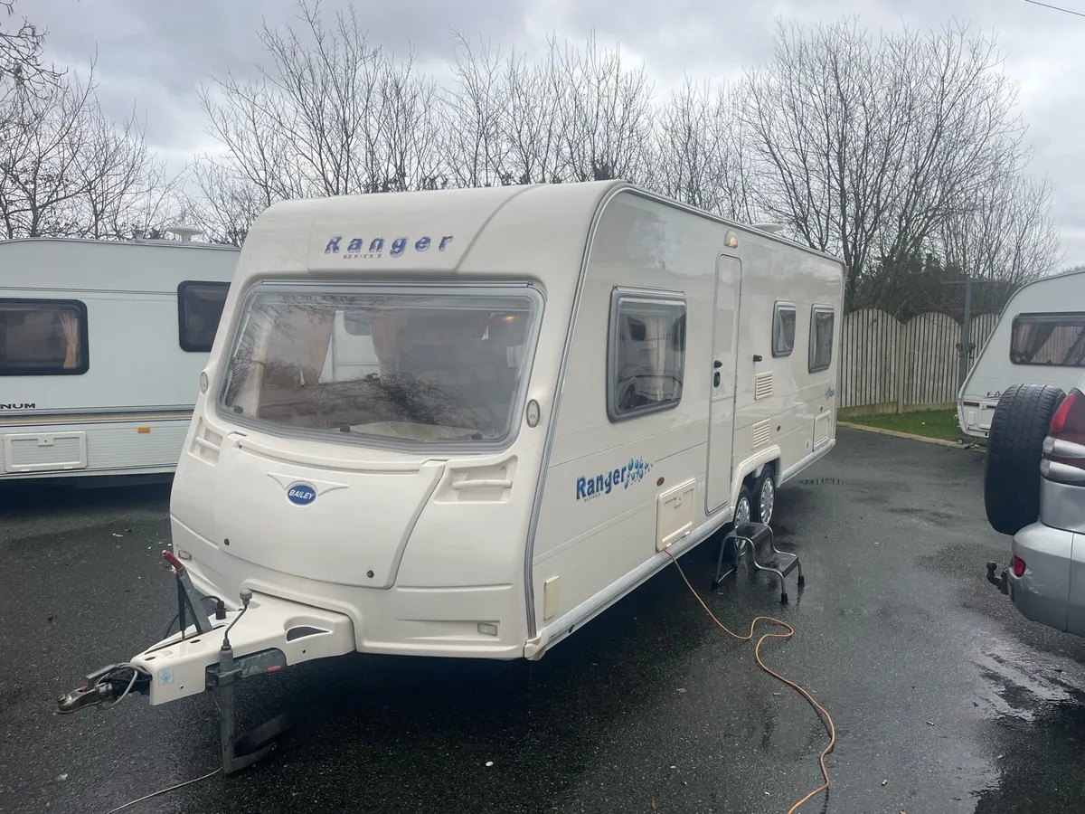 6 birth fixed bed caravan - Image 1