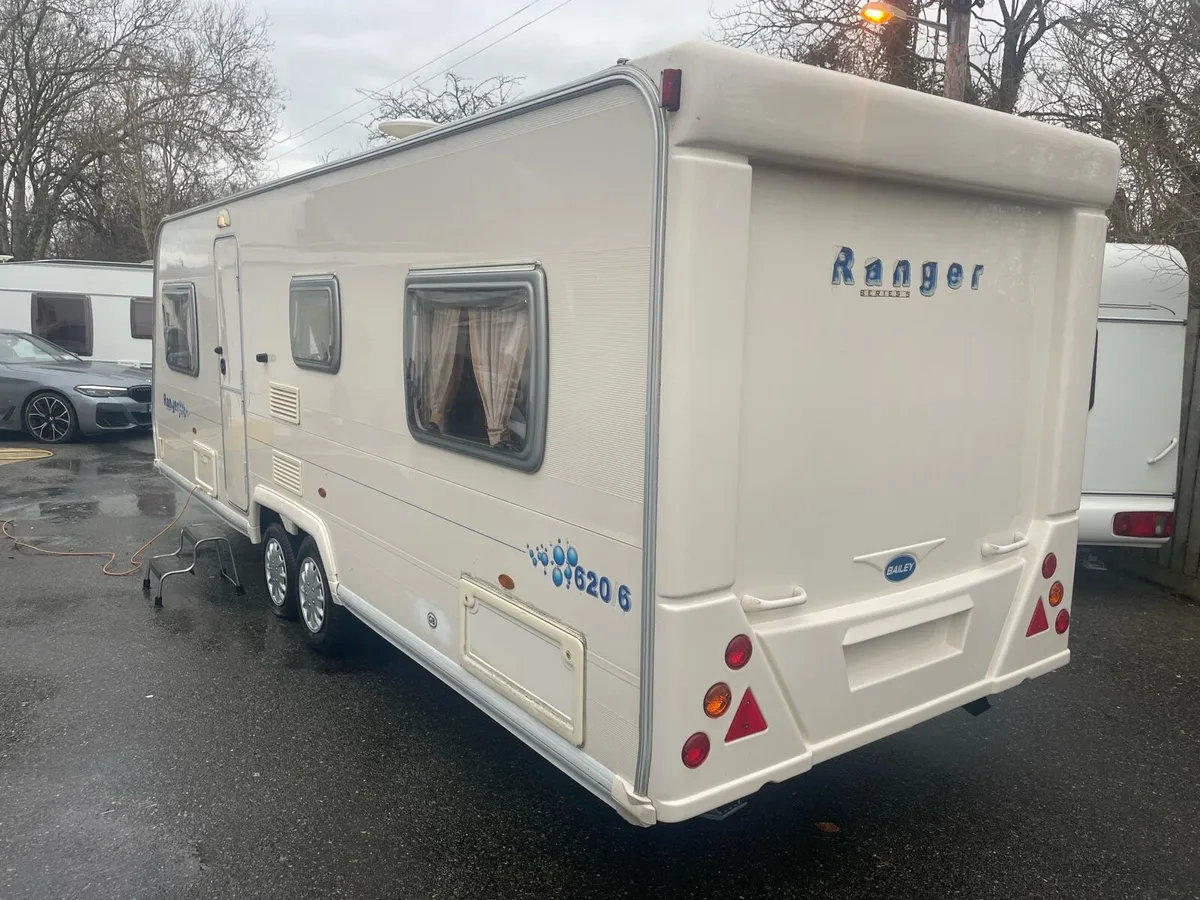6 birth fixed bed caravan - Image 4