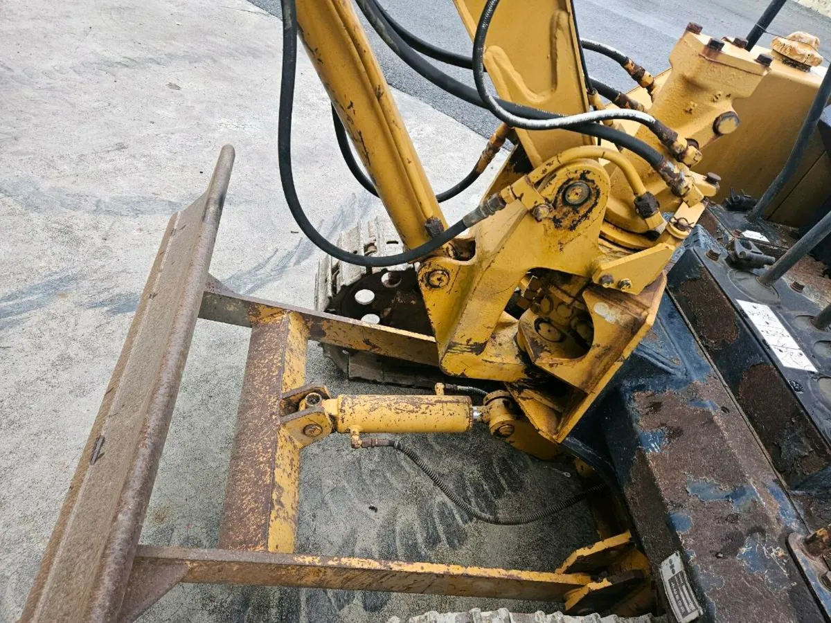 Komatsu 2.5 ton digger - Image 3