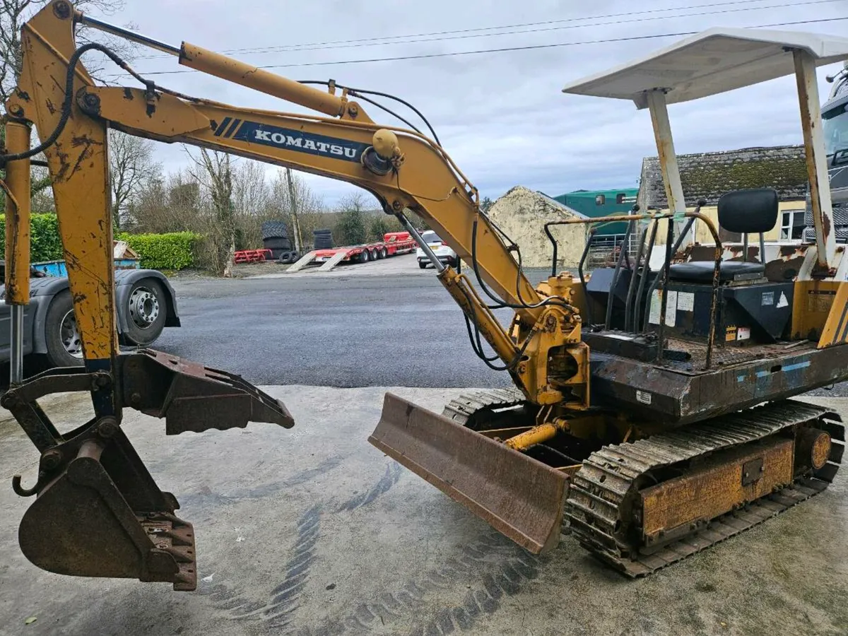 Komatsu 2.5 ton digger - Image 1