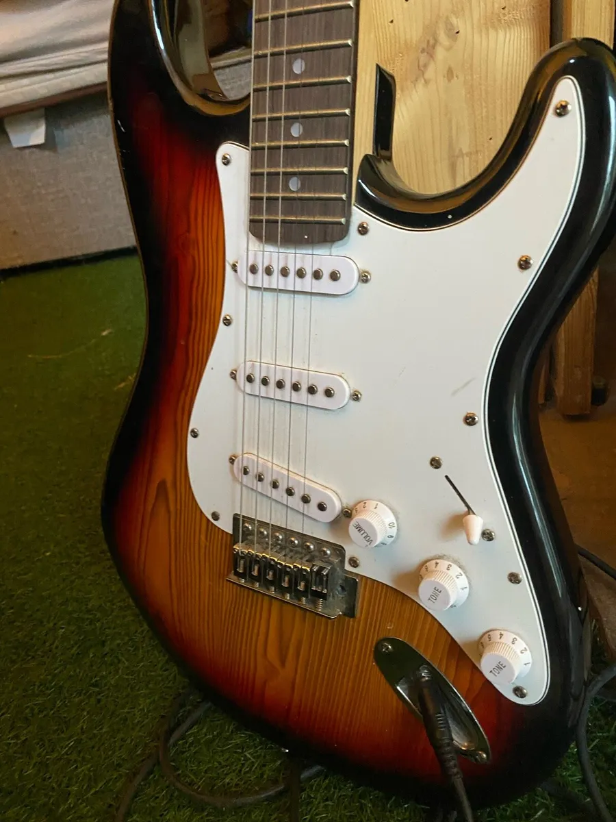 Electric guitar - Image 2