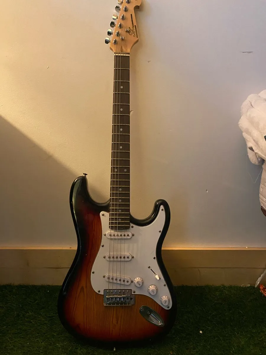 Electric guitar - Image 1