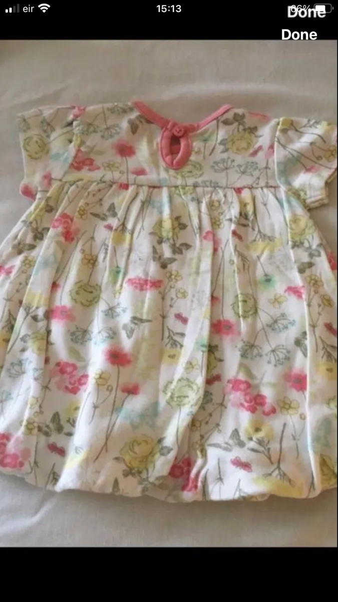 Girls newborn dress €3 - Image 3