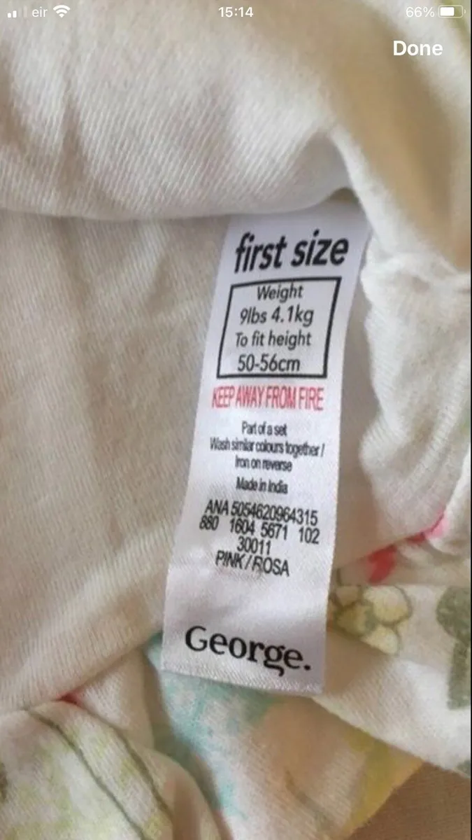 Girls newborn dress €3 - Image 2