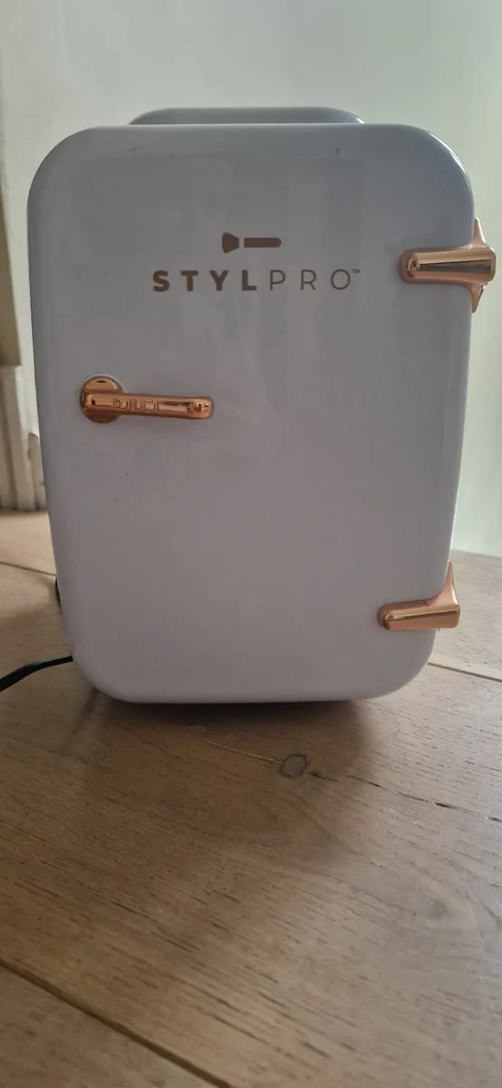 Stylpro Mini fridge - Image 1