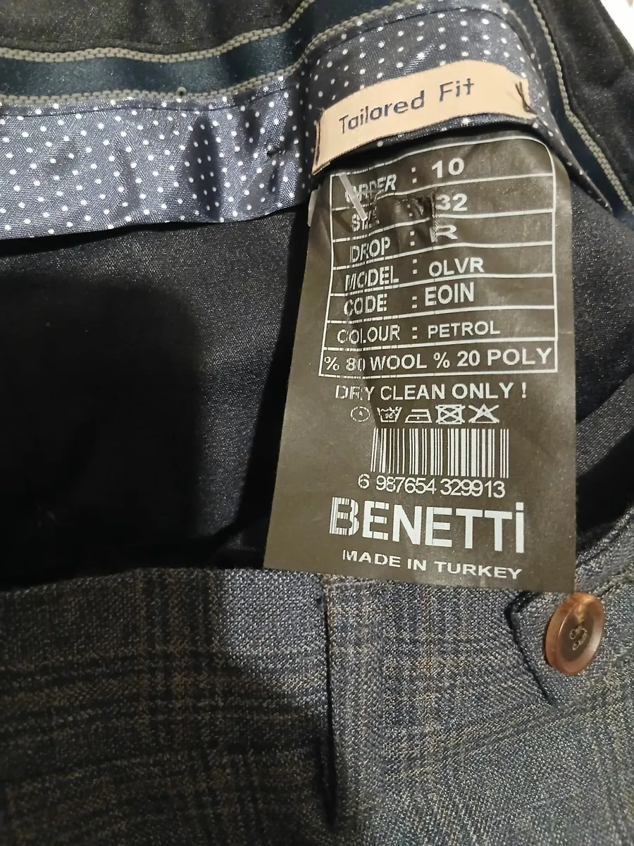 Beniti 3 piece suit medium - Image 3