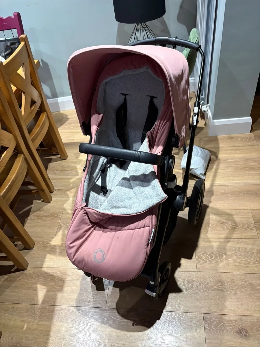 Bugaboo Fox 2 with buggie board - Image 1