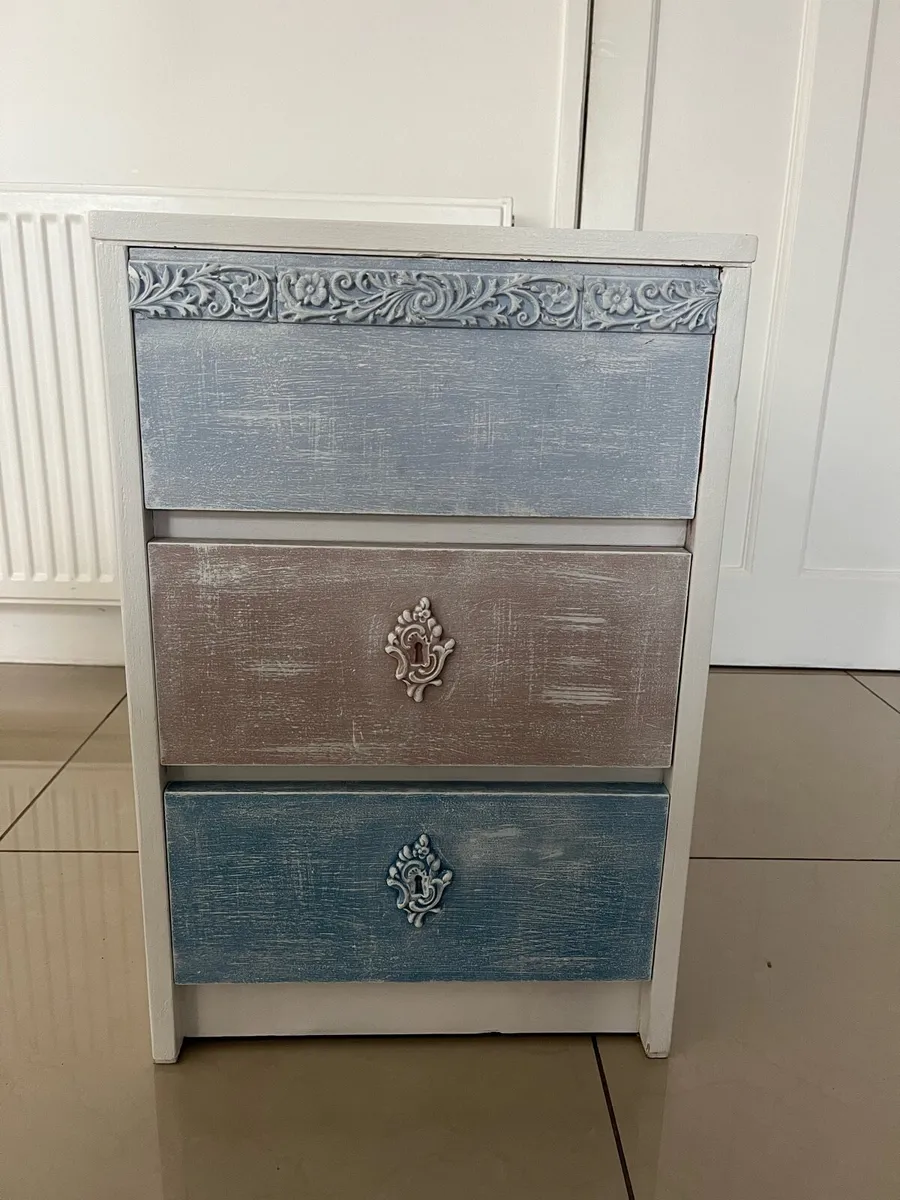 Chest of drawers - Image 1