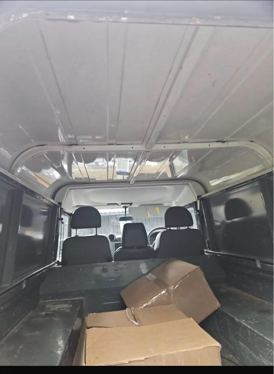 Land Rover Defender - Image 4