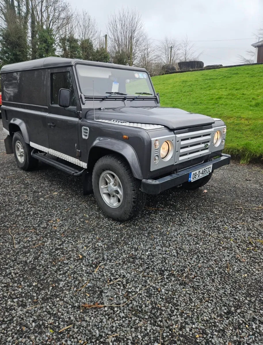 Land Rover Defender - Image 1