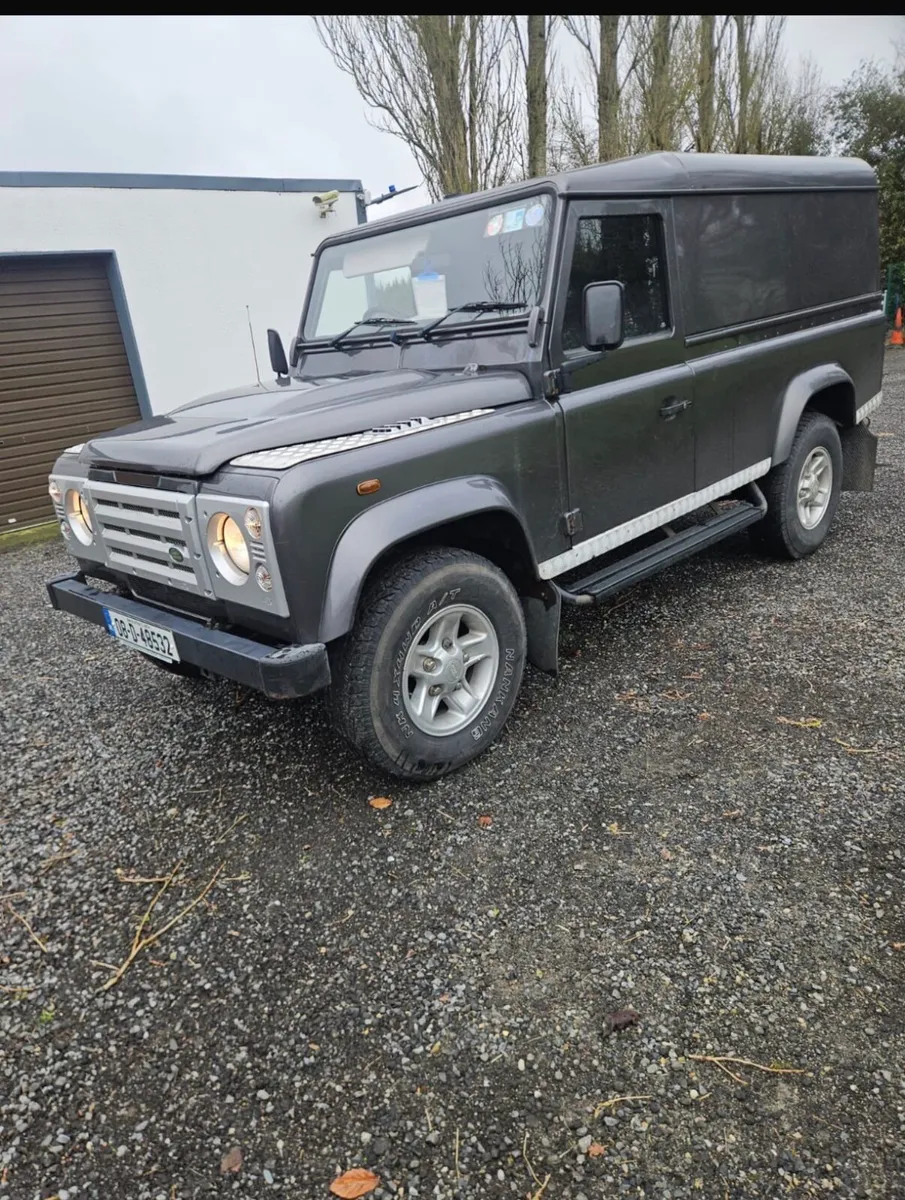 Land Rover Defender - Image 2