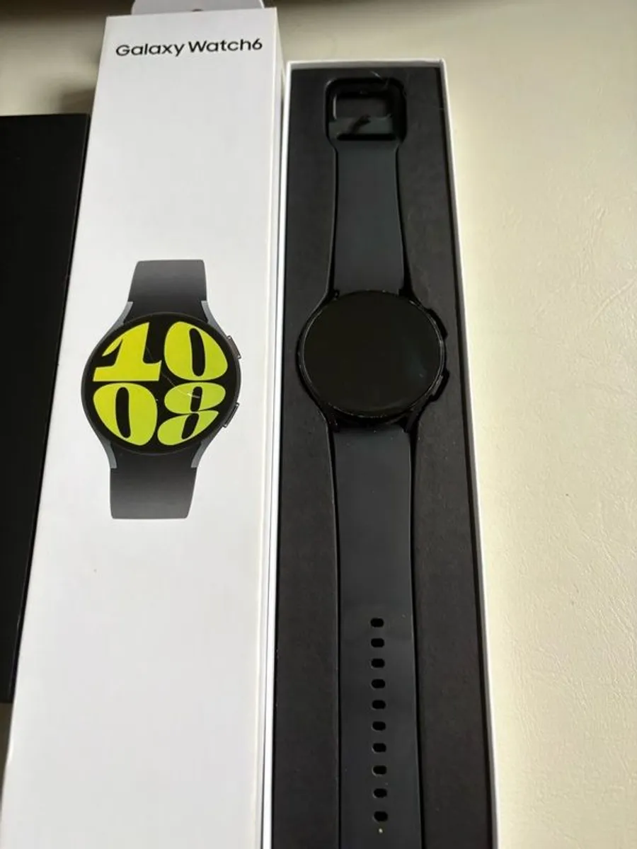 Samsung galaxy flip 5 and galaxy watch 6 - Image 3