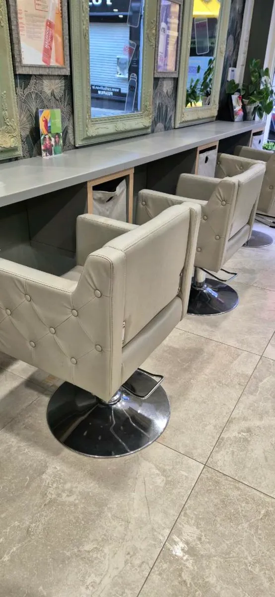 Hairdressing styling chairs - Image 4