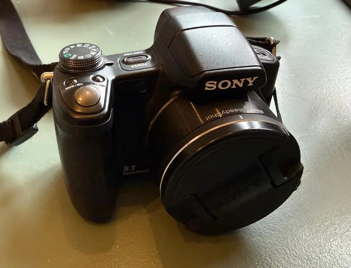 Sony Cybershot DSC-H50 - Image 1