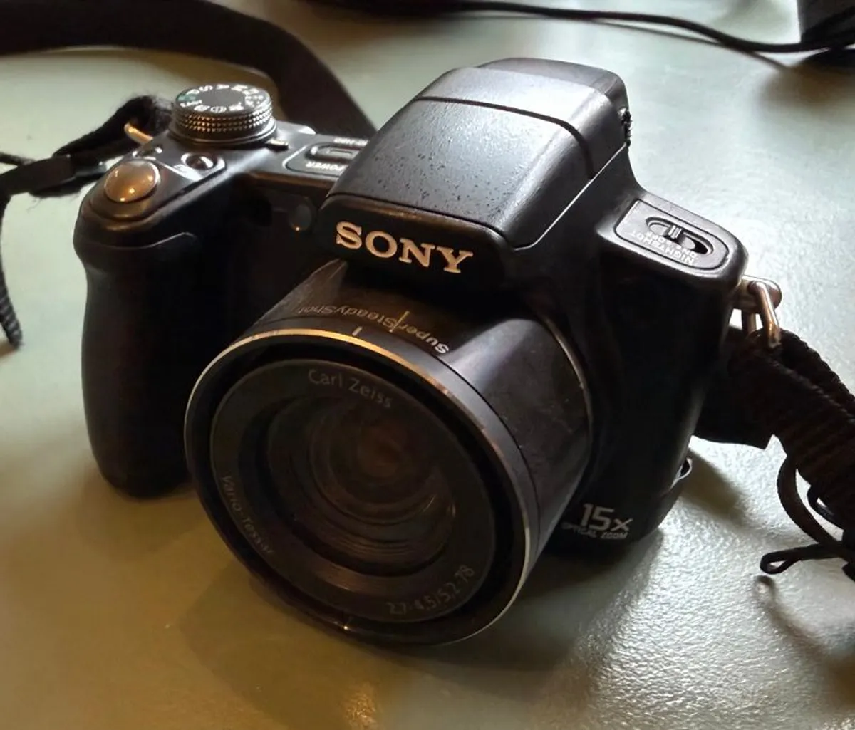 Sony Cybershot DSC-H50 - Image 2