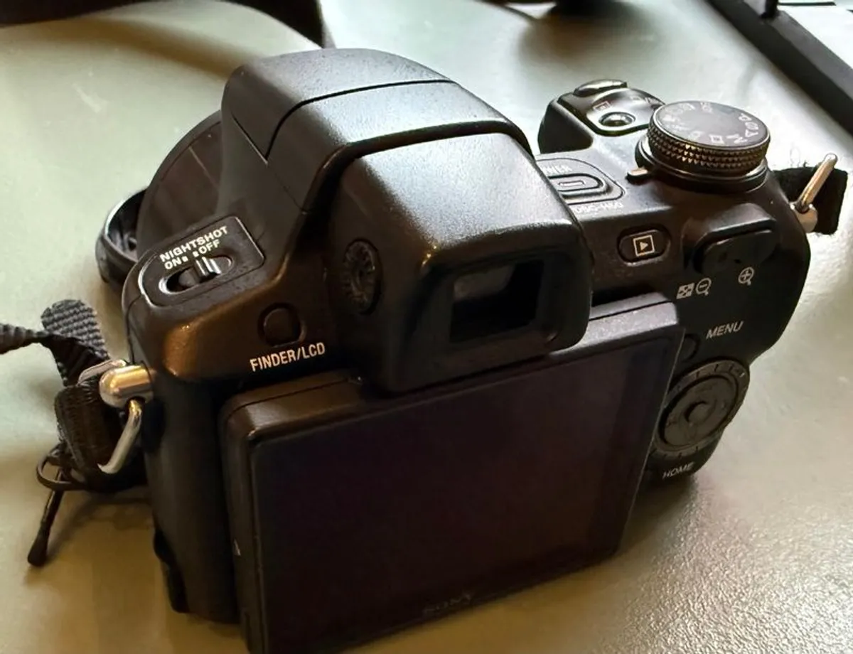 Sony Cybershot DSC-H50 - Image 3