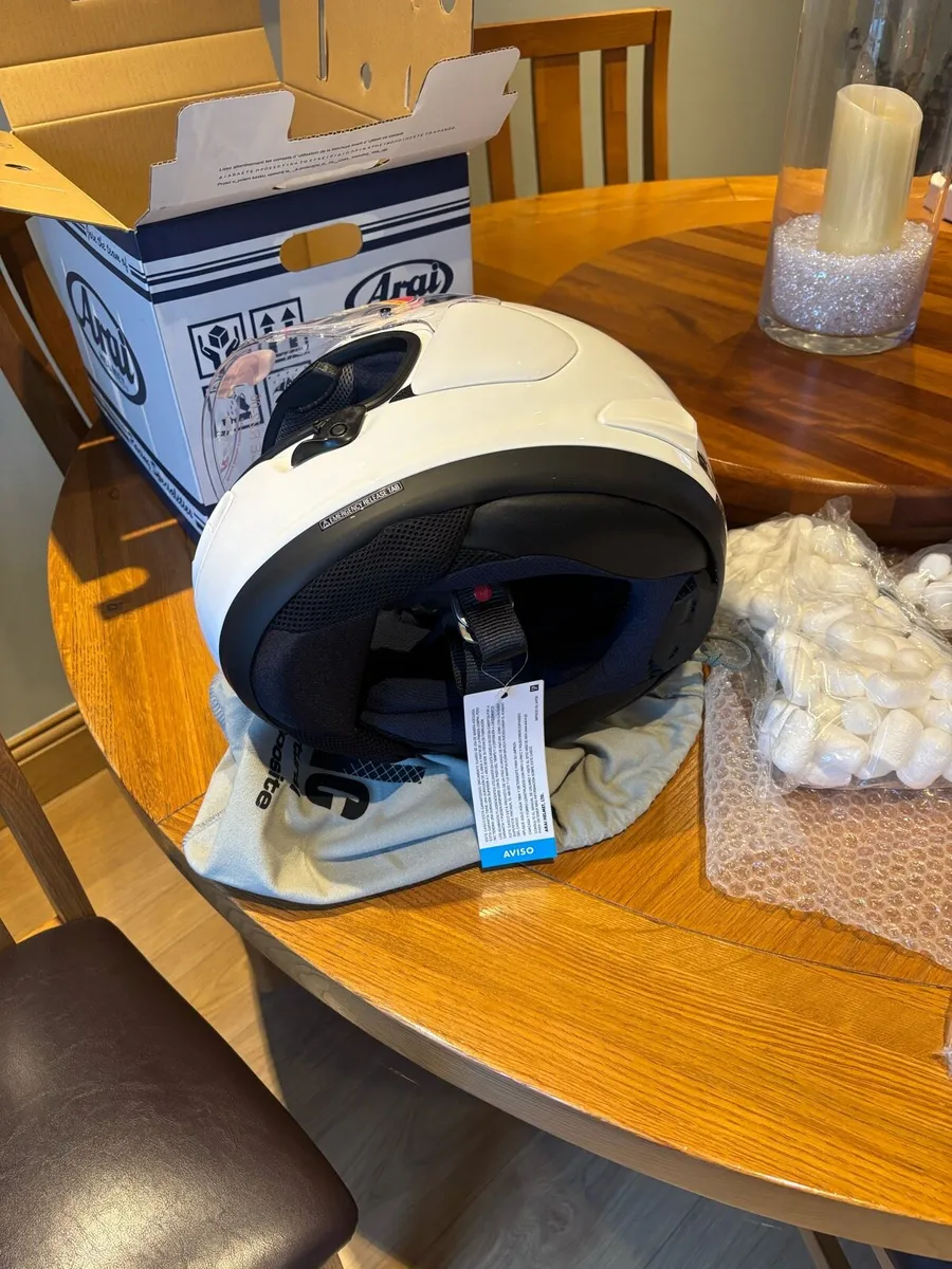 (New unworn) Arai rx7v - Image 3