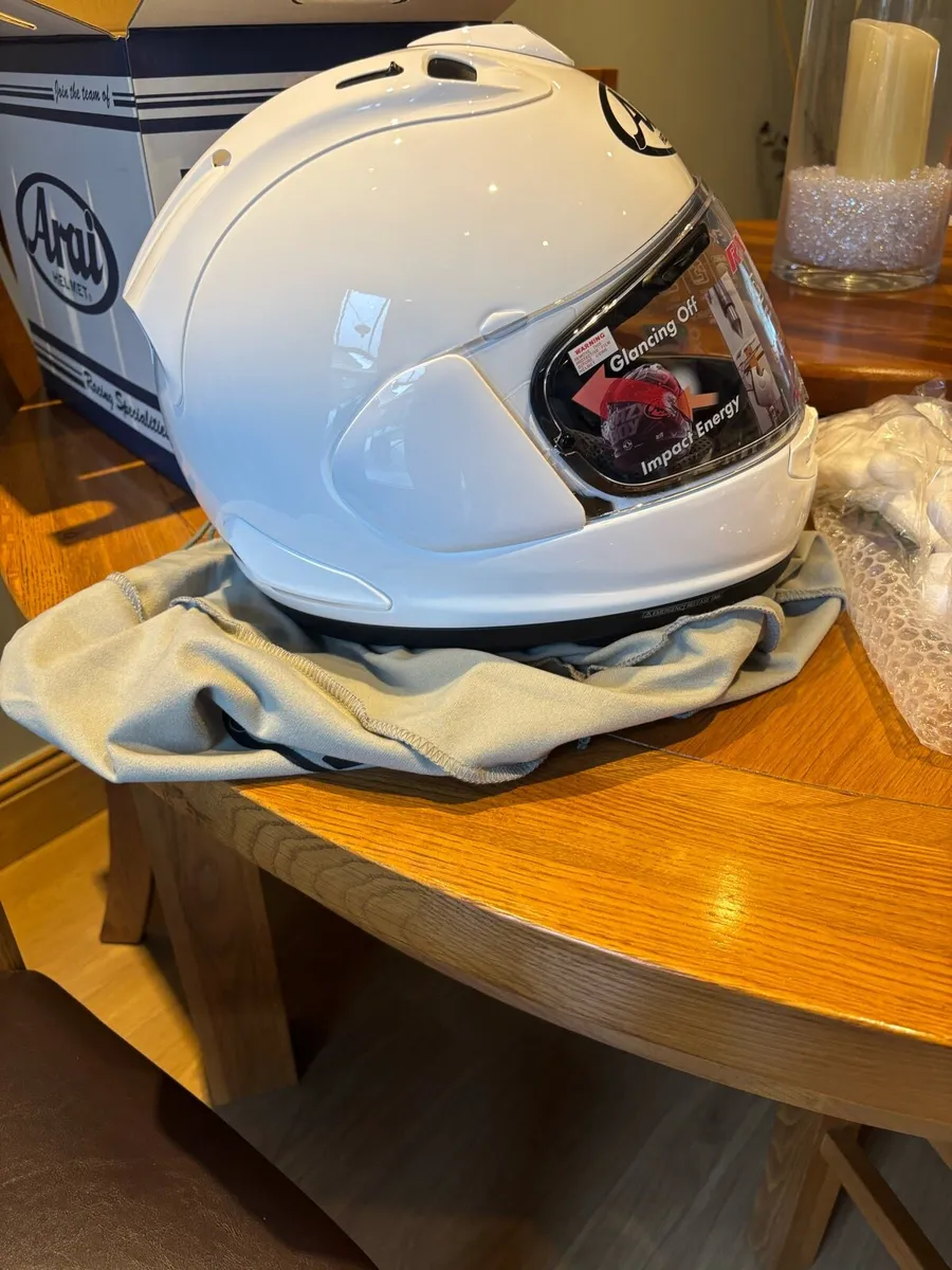 (New unworn) Arai rx7v - Image 4