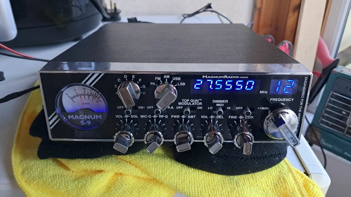 Amature magnum s9 radio cb - Image 1