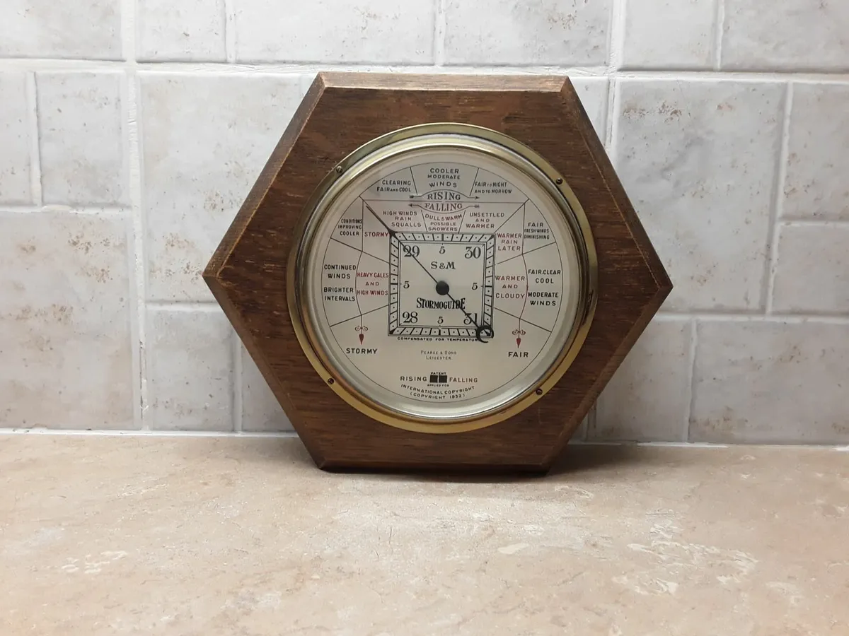 VINTAGE  BAROMETER. - Image 1