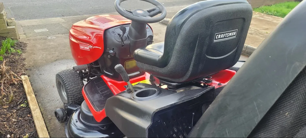 CRAFTSMAN GARDEN TRACTOR - Image 1