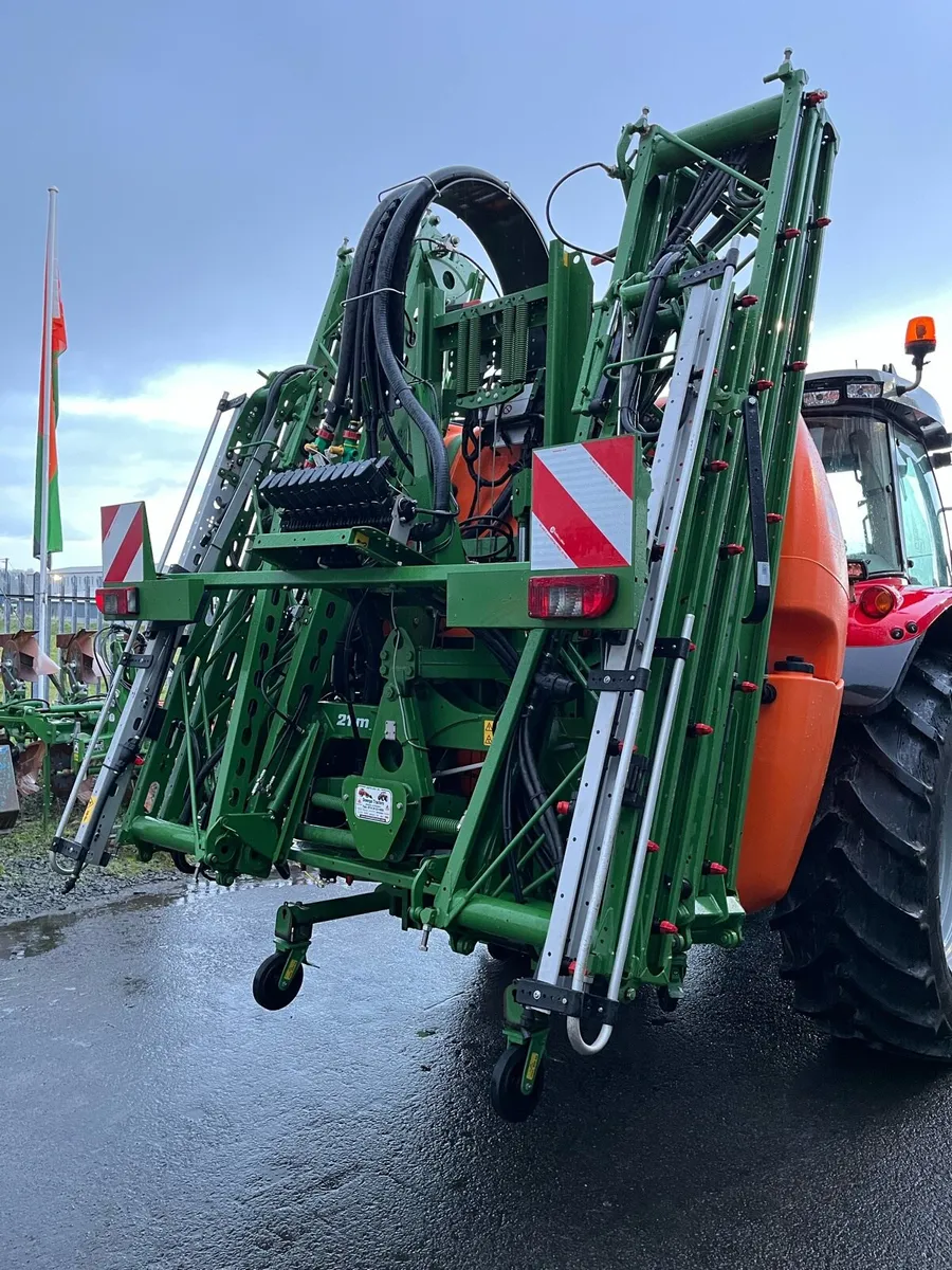 Amazone UF 1201 Sprayer - Image 2