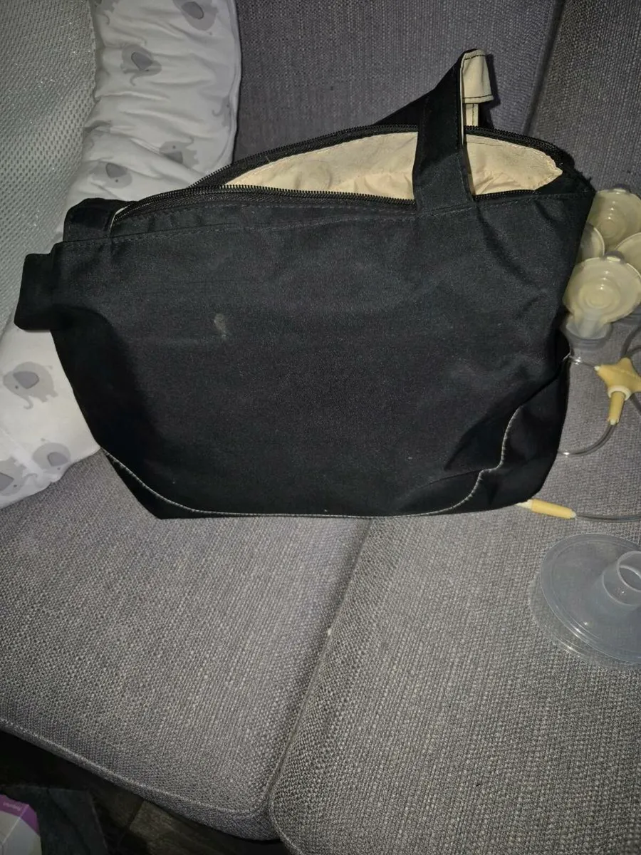 Medela breastpump and post partum bits - Image 4
