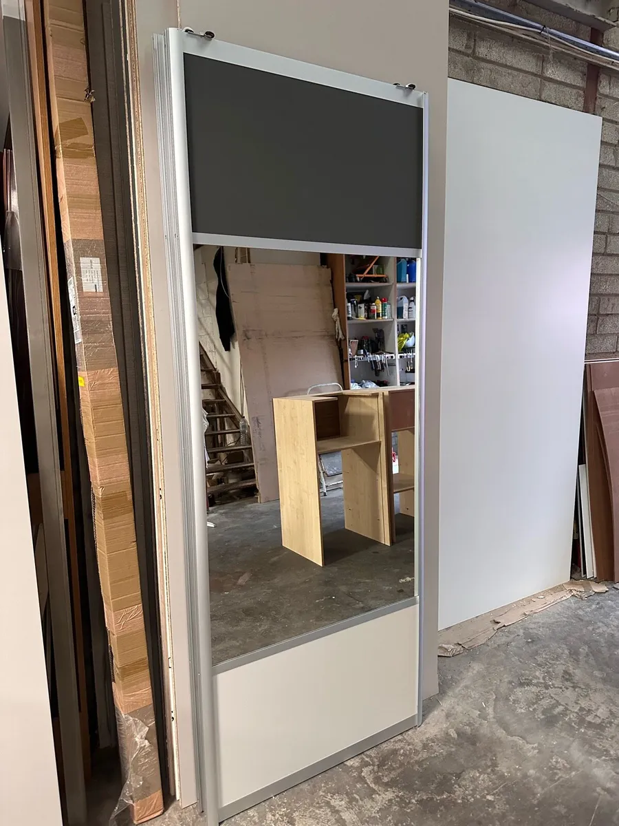 3 Sliding doors,  top an bottom track.